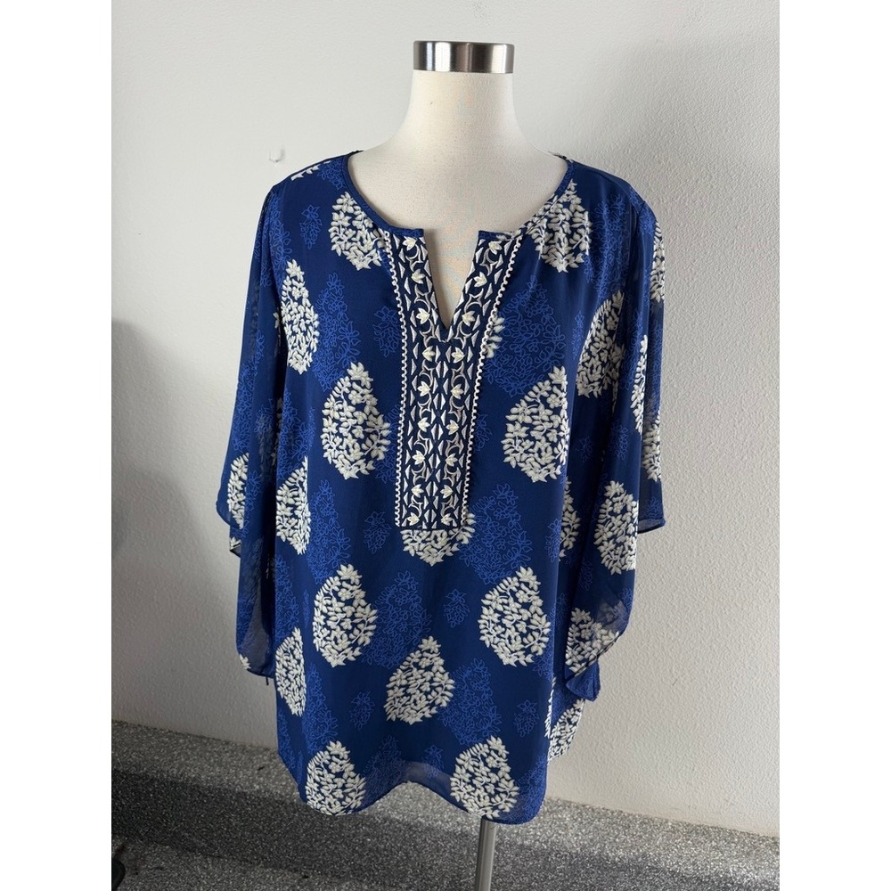 Belle by Kim Gravel Womens Plus 1X Blue Floral V Neck Embroidered Tunic Top
